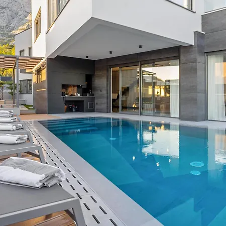 Tatil Evi Stunning In With Sauna Makarska